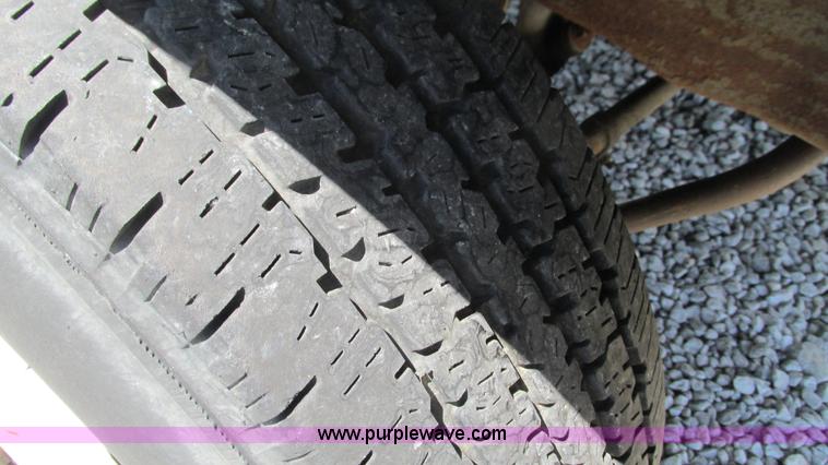 image for item I3018 2000 Ford F350 Super Duty XL utility truck