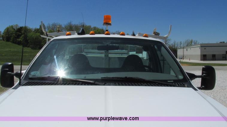 image for item I3018 2000 Ford F350 Super Duty XL utility truck