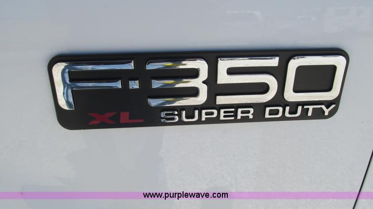image for item I3018 2000 Ford F350 Super Duty XL utility truck