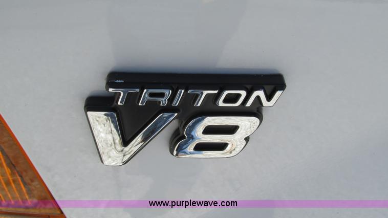 image for item I3018 2000 Ford F350 Super Duty XL utility truck