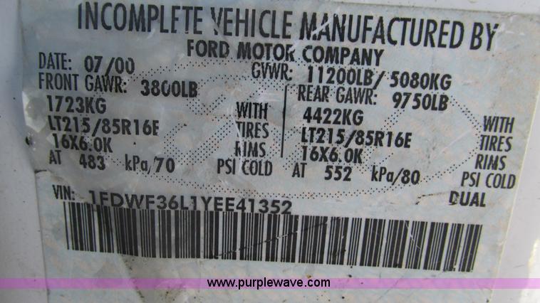 image for item I3018 2000 Ford F350 Super Duty XL utility truck