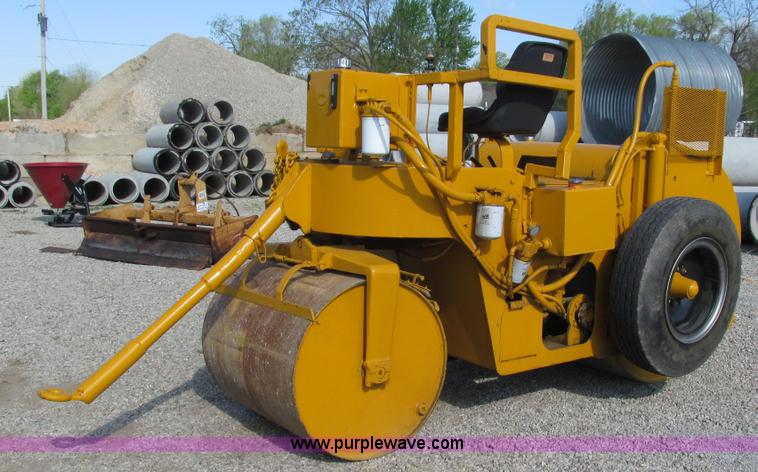 image for item I3026 Ferguson double drum roller