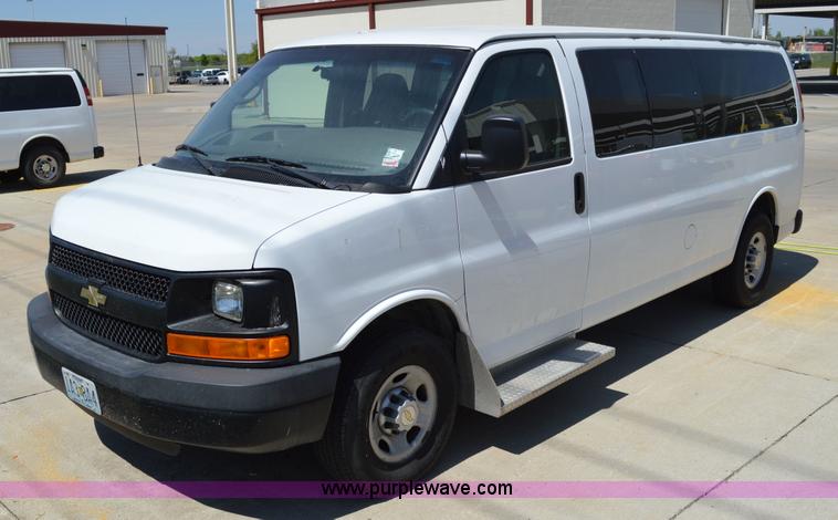 image for item I4571 2009 Chevrolet Express 3500 Extended van