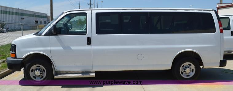 image for item I4571 2009 Chevrolet Express 3500 Extended van