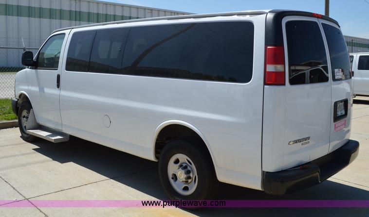 image for item I4571 2009 Chevrolet Express 3500 Extended van