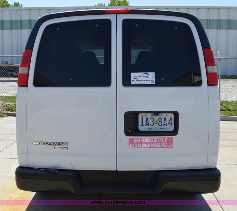 image for item I4571 2009 Chevrolet Express 3500 Extended van