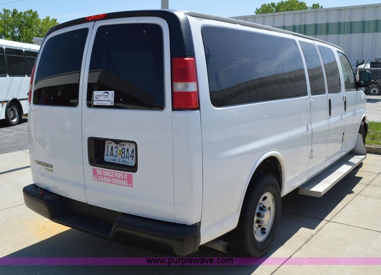 image for item I4571 2009 Chevrolet Express 3500 Extended van
