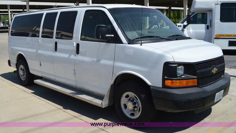 image for item I4571 2009 Chevrolet Express 3500 Extended van