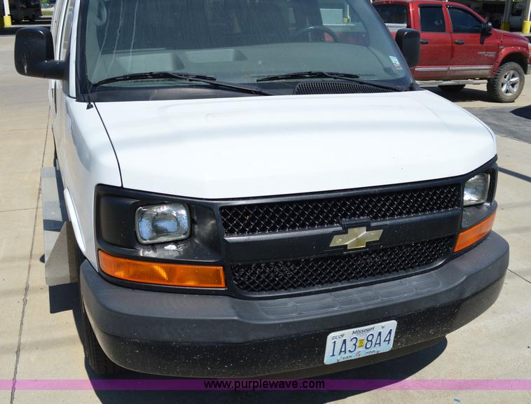 image for item I4571 2009 Chevrolet Express 3500 Extended van