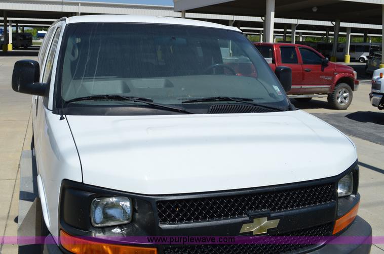 image for item I4571 2009 Chevrolet Express 3500 Extended van