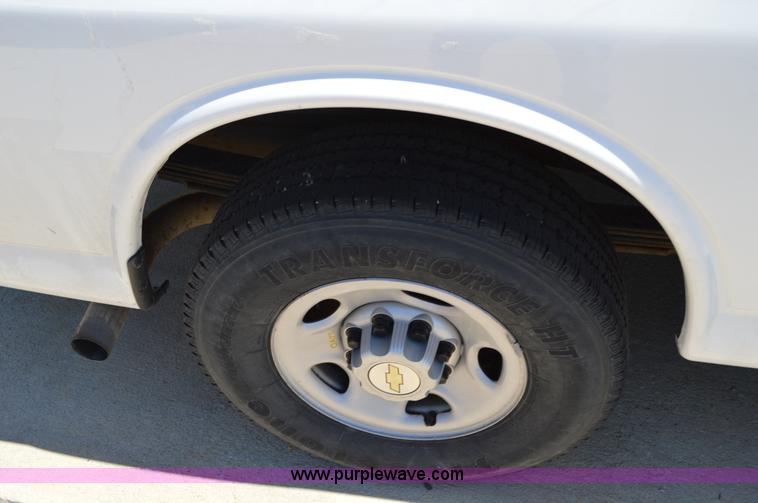 image for item I4571 2009 Chevrolet Express 3500 Extended van