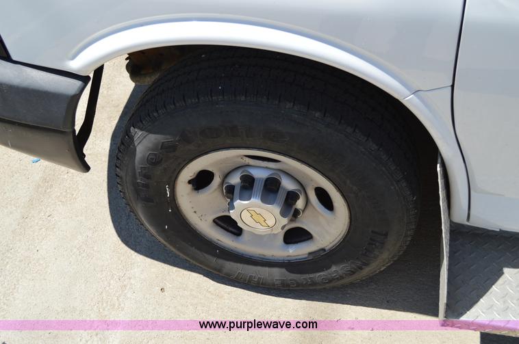 image for item I4571 2009 Chevrolet Express 3500 Extended van