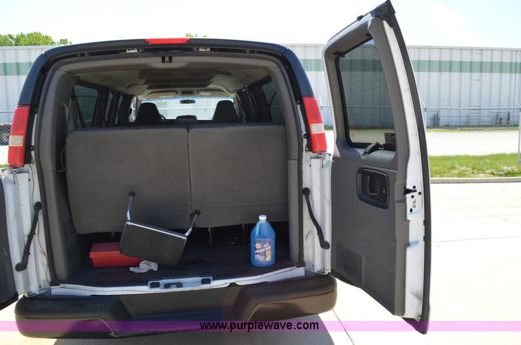 image for item I4571 2009 Chevrolet Express 3500 Extended van