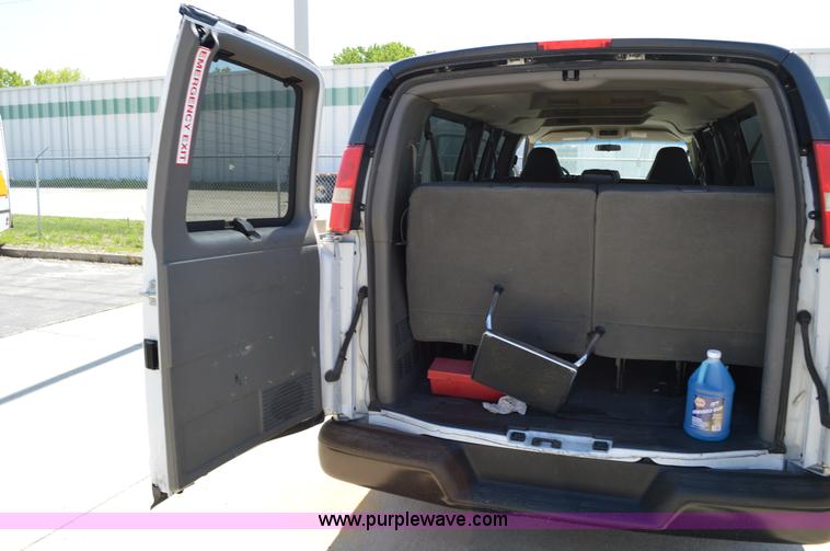 image for item I4571 2009 Chevrolet Express 3500 Extended van