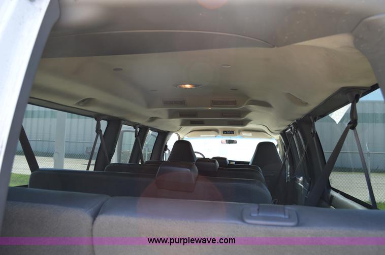 image for item I4571 2009 Chevrolet Express 3500 Extended van