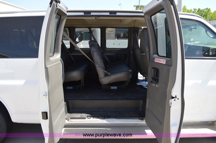 image for item I4571 2009 Chevrolet Express 3500 Extended van