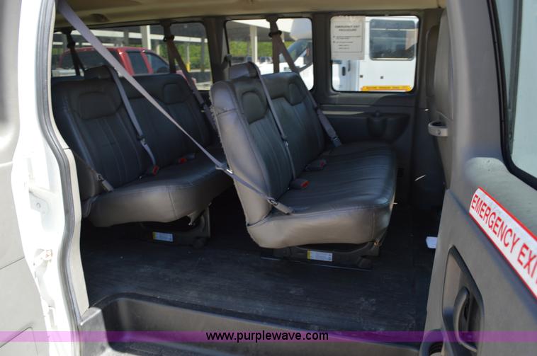 image for item I4571 2009 Chevrolet Express 3500 Extended van