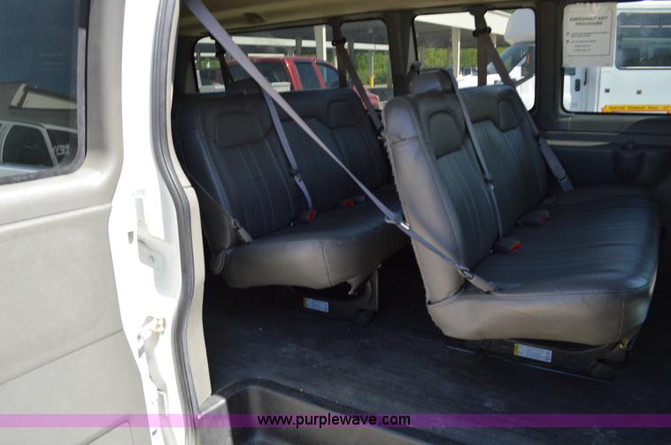image for item I4571 2009 Chevrolet Express 3500 Extended van