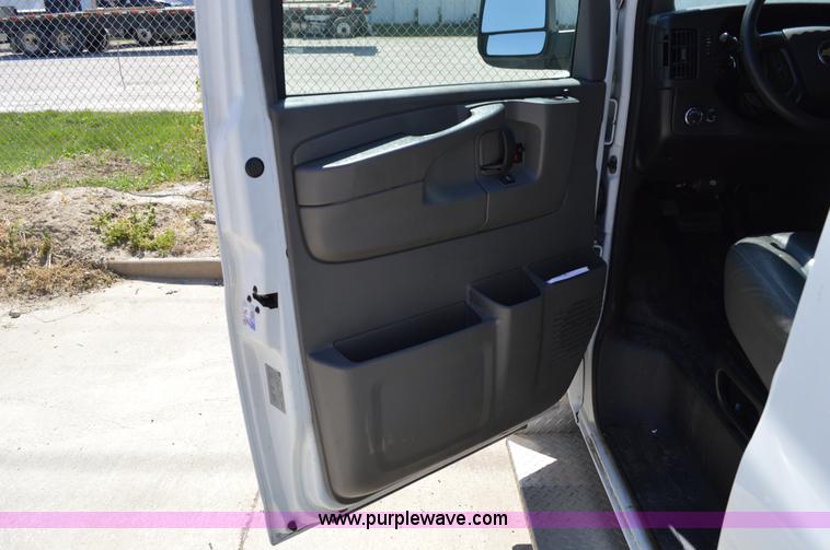 image for item I4571 2009 Chevrolet Express 3500 Extended van