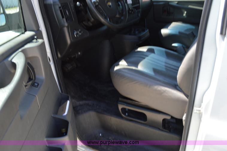 image for item I4571 2009 Chevrolet Express 3500 Extended van