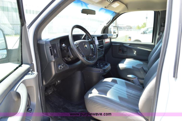 image for item I4571 2009 Chevrolet Express 3500 Extended van