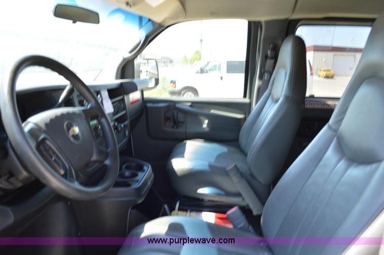 image for item I4571 2009 Chevrolet Express 3500 Extended van