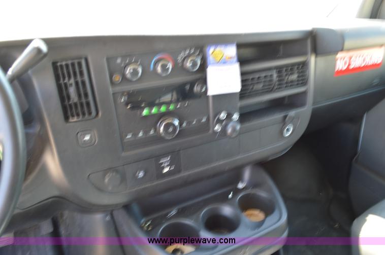 image for item I4571 2009 Chevrolet Express 3500 Extended van