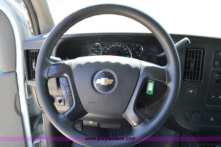 image for item I4571 2009 Chevrolet Express 3500 Extended van