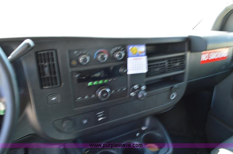 image for item I4571 2009 Chevrolet Express 3500 Extended van
