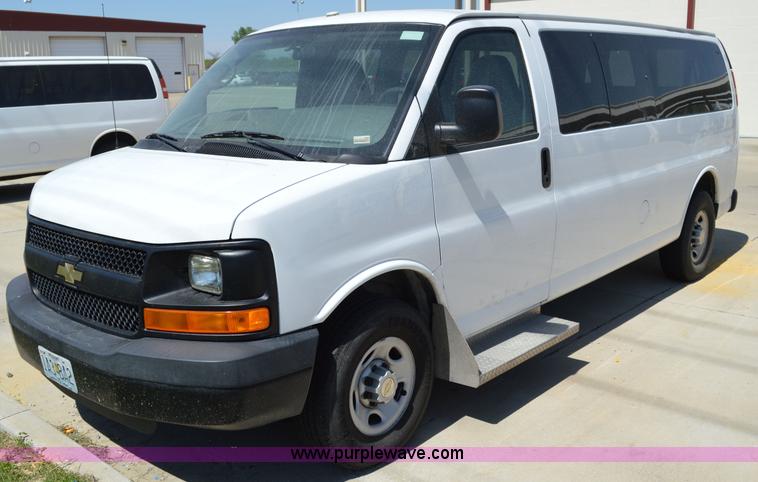 image for item I4572 2009 Chevrolet Express 3500 Extended van