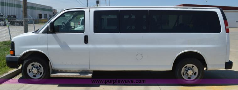 image for item I4572 2009 Chevrolet Express 3500 Extended van