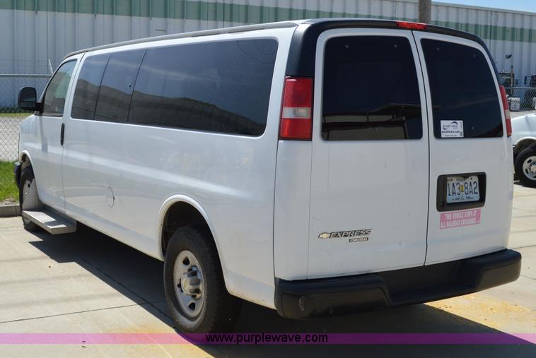 image for item I4572 2009 Chevrolet Express 3500 Extended van