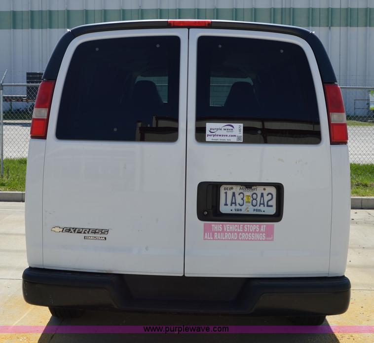 image for item I4572 2009 Chevrolet Express 3500 Extended van