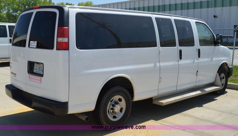 image for item I4572 2009 Chevrolet Express 3500 Extended van