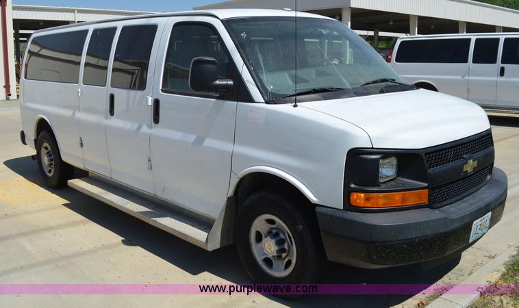 image for item I4572 2009 Chevrolet Express 3500 Extended van