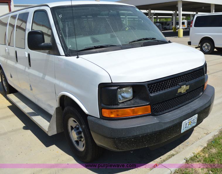image for item I4572 2009 Chevrolet Express 3500 Extended van