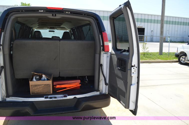 image for item I4572 2009 Chevrolet Express 3500 Extended van