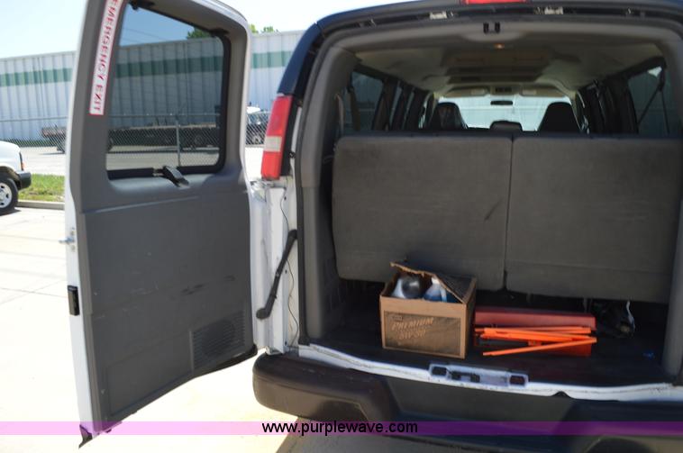 image for item I4572 2009 Chevrolet Express 3500 Extended van