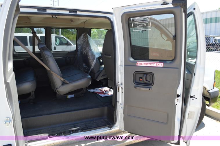image for item I4572 2009 Chevrolet Express 3500 Extended van
