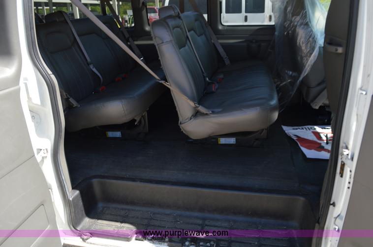 image for item I4572 2009 Chevrolet Express 3500 Extended van
