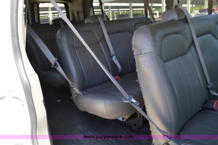 image for item I4572 2009 Chevrolet Express 3500 Extended van