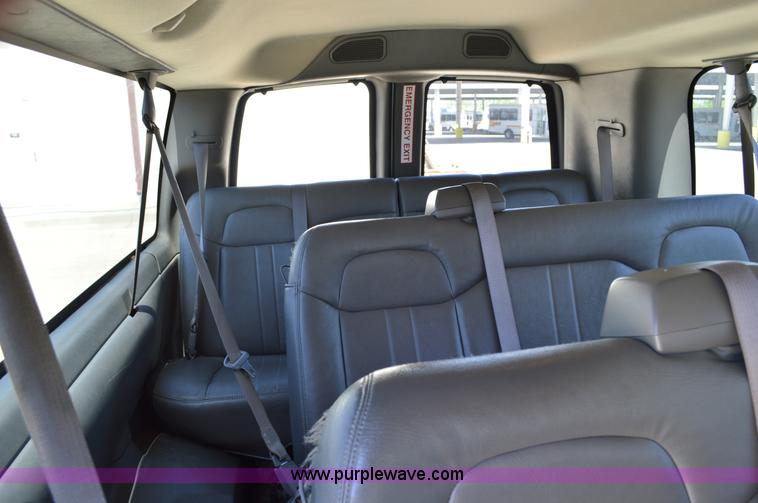 image for item I4572 2009 Chevrolet Express 3500 Extended van