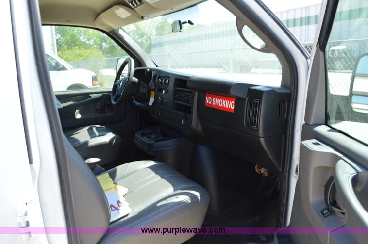 image for item I4572 2009 Chevrolet Express 3500 Extended van