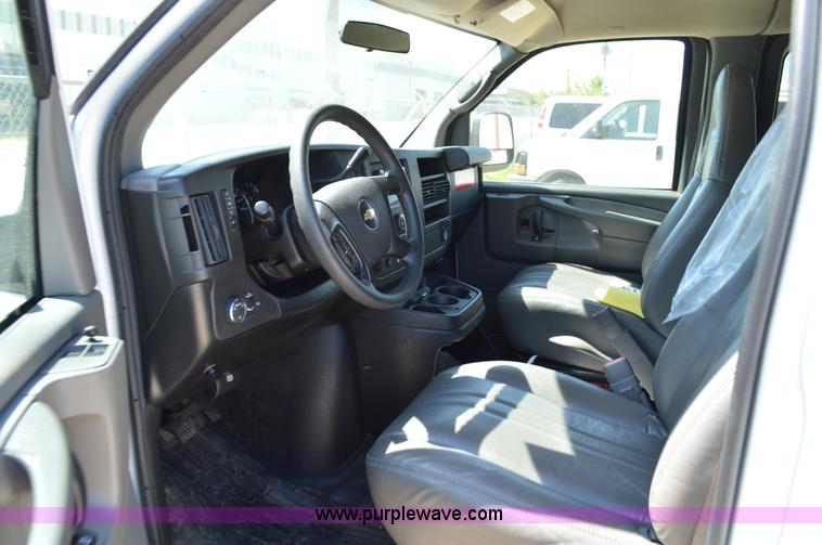 image for item I4572 2009 Chevrolet Express 3500 Extended van