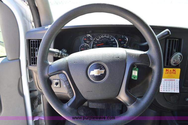image for item I4572 2009 Chevrolet Express 3500 Extended van