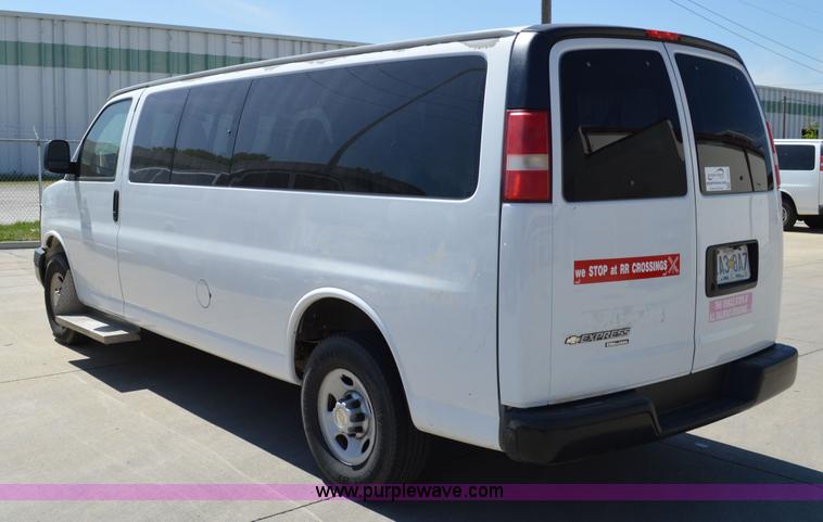 image for item I4573 2009 Chevrolet Express 3500 Extended van