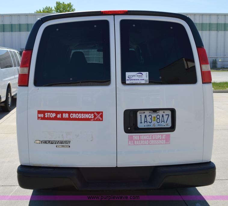 image for item I4573 2009 Chevrolet Express 3500 Extended van