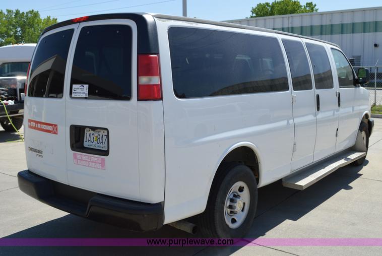 image for item I4573 2009 Chevrolet Express 3500 Extended van