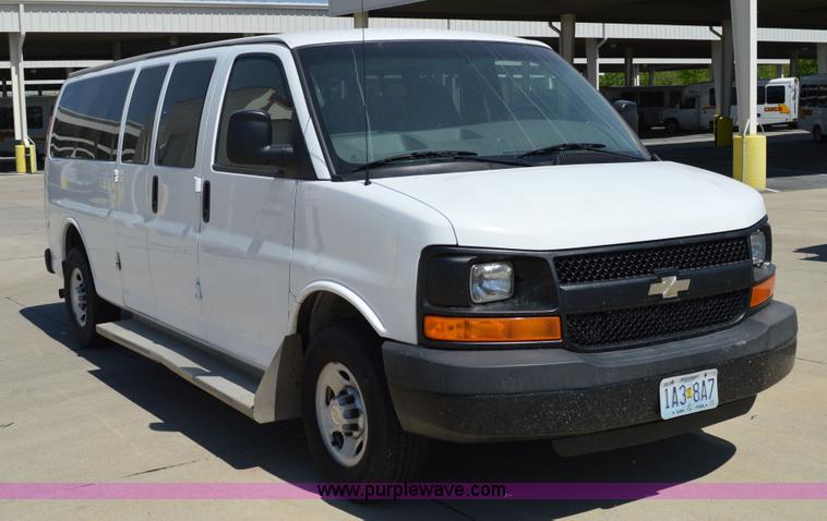 image for item I4573 2009 Chevrolet Express 3500 Extended van