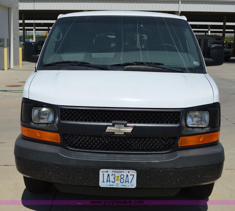 image for item I4573 2009 Chevrolet Express 3500 Extended van